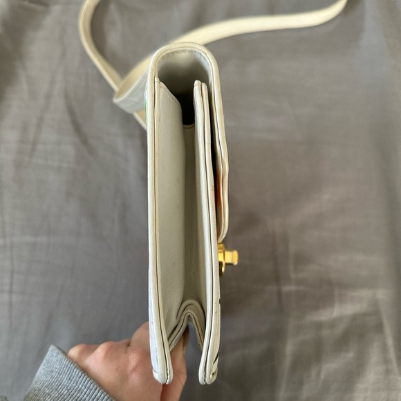 Vintage Gucci Flora White Shoulder/Crossbody - Picture 5 of 16